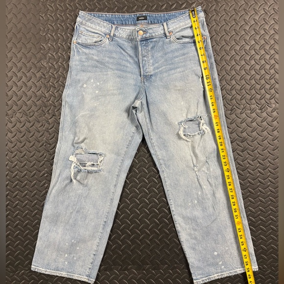 Express Relaxed Straight Low Rise Distressed Jeans Size 14S Light Wash - Picture 6 of 10